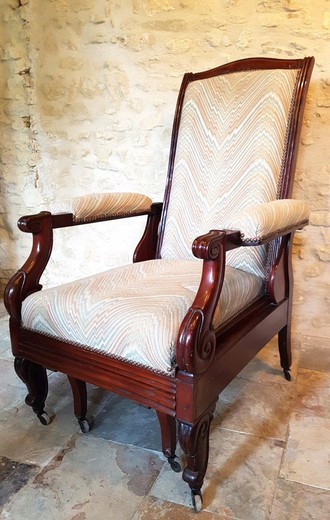 старинное кресло, антикварное кресло с подставкой, старинное кресло на колесиках, антиквариат, старинная мебель антикварная мебель