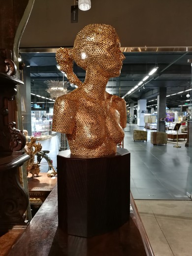 Скульптура из гаек