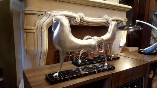 антикварная скульптура лошади, скульптура из металла, скульптура из мрамора, антиквариат, магазин антиквариата, антикварная галерея