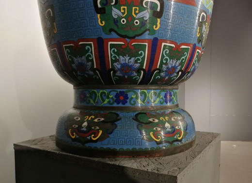Китайская ваза в технике клуазоне