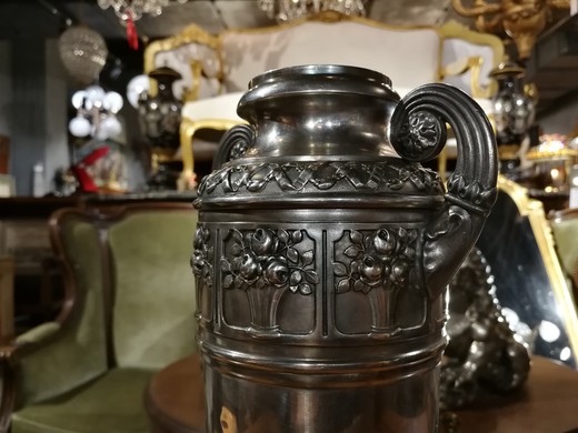 Серебреная ваза
