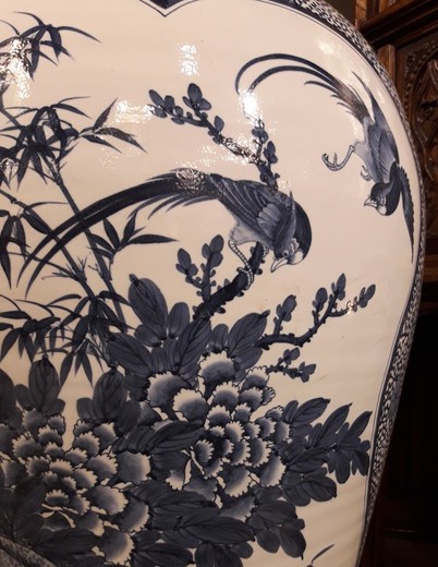 Антикварная напольная ваза с росписью