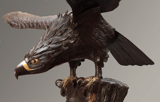 Антикварная скульптура "Орёл на дереве"