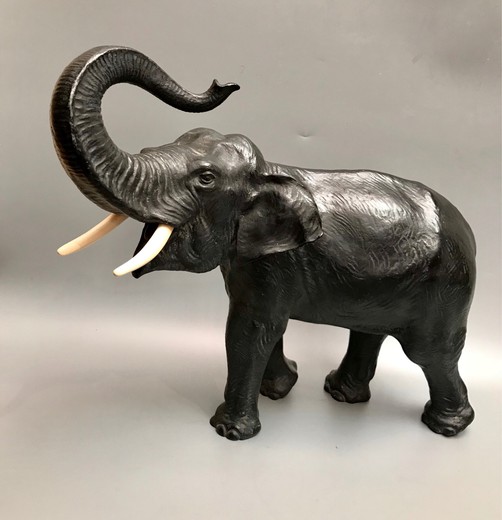 Антикварная скульптура «Слон»
