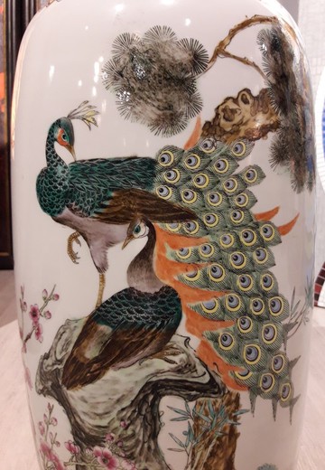 Антикварная ваза с павлинами