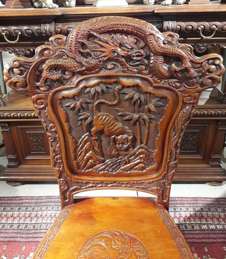 Антикварное восточное кресло-трон