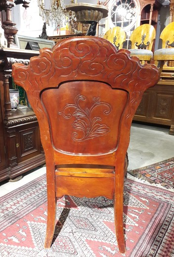 Антикварное восточное кресло-трон