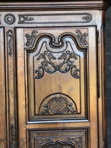 Антикварный шкаф в стиле Людовика XVI