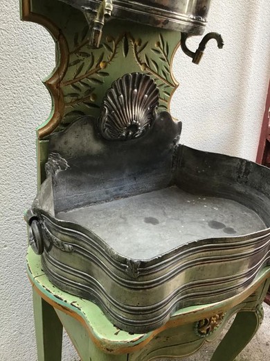 Antique washbasin