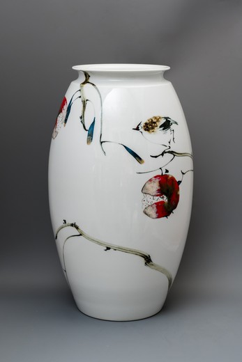 Vase with a pomegranate and a bird