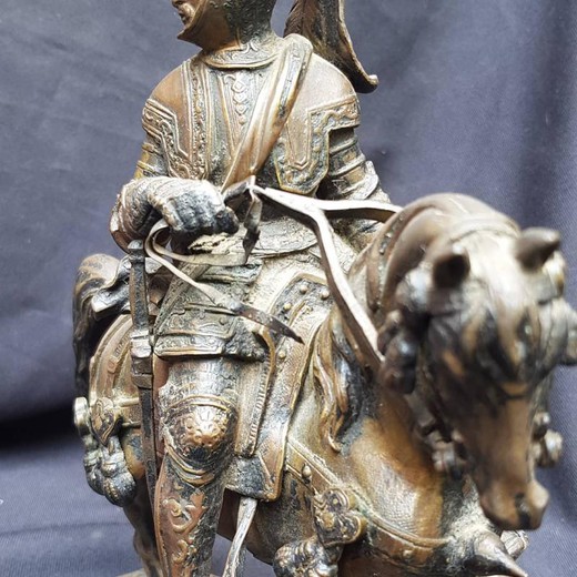 Антикварная скульптура «Рыцарь на коне»