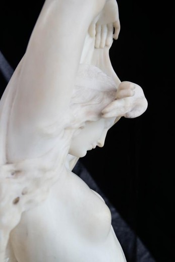 Антикварная скульптура «В ночи»