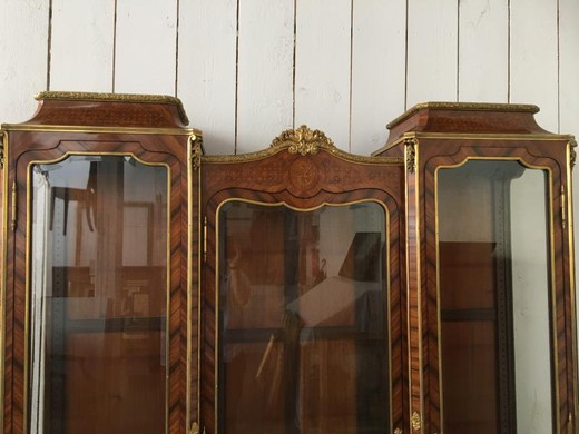 Антикварная витрина в стиле Людовика XV