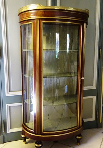 Антикварная витрина в стиле Людовика XVI