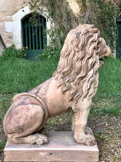 Antique park sculptures "Lions"