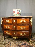 Antique chest of drawers