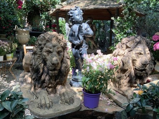 Pair sculptures "Lions"