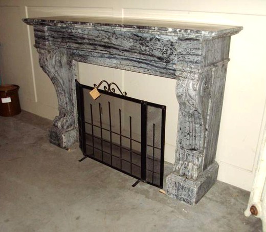 Antique marble fireplace mantel. France, the end of the XIXth / the early XXth C.