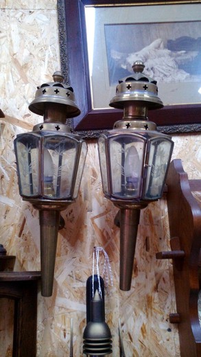 Старинные фонари в интерьере
