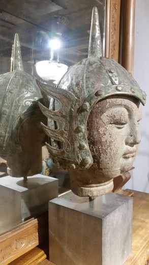 бронзовый шлем
