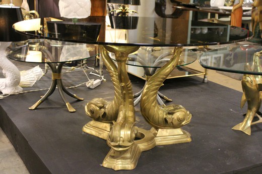 антикварный стол с скульптурой дельфины из золоченой бронзы