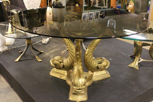 винтажный стол с скульптурой дельфины из золоченой бронзы