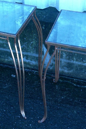 Винтажные столики с зеркальной поверхностью