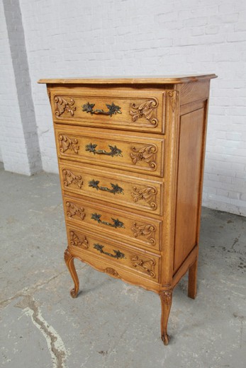 an antique chest of drawers, an old chest of drawers, a chest of drawers in the style of the Louis, a chest of drawers in the Rococo style, a carved chest of drawers, an oak chest of drawers, antique furniture,
