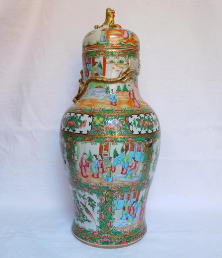 антикварная ваза, старинная фарфоровая ваза, антикварная китайская ваза, старинная ваза в восточном стиле, антиквариат в восточном стиле, старинный фарфор XIX века, антикварный магазин, галерея антиквариата