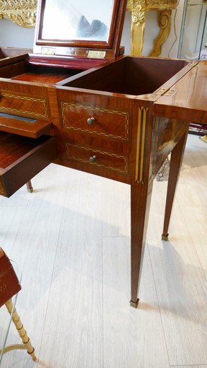 Старинная мебель, антикварная мебель, мебель в стиле Людовика XVI, антикварный стол, антикварный дамский столик, столик в технике маркетри.