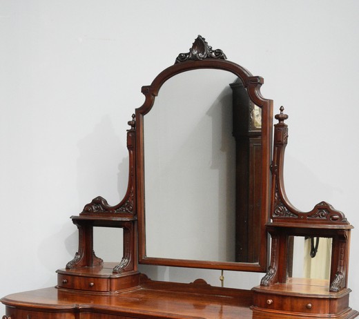 Большой старинный домский столик с зеркалом и ящиками