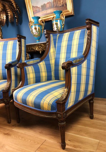 Стариные кресла Бержер в стилю Людовика XVI