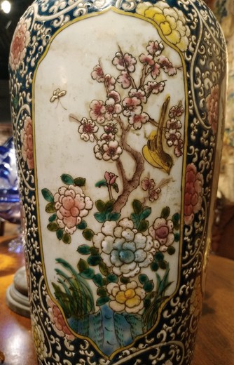 Старинные восточные вазы с росписью