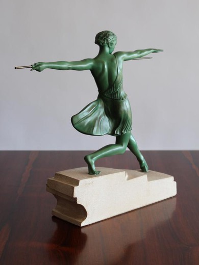 Антикварная скульптура «Антиопа»
