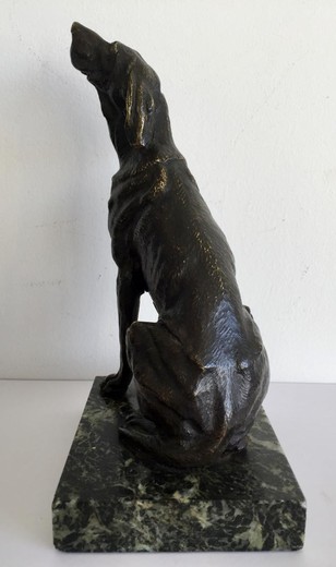 Антикварная скульптура «Собака»