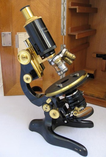Антикварный микроскоп