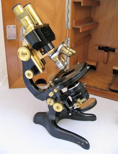 Антикварный микроскоп