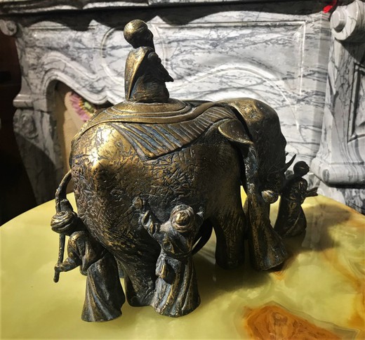 Скульптурная композиция «Слепые и слон»