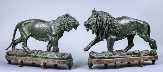 Старинные парные скульптуры «Лев и львица»