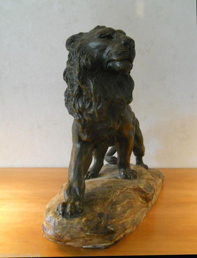 Терракотовая скульптура льва