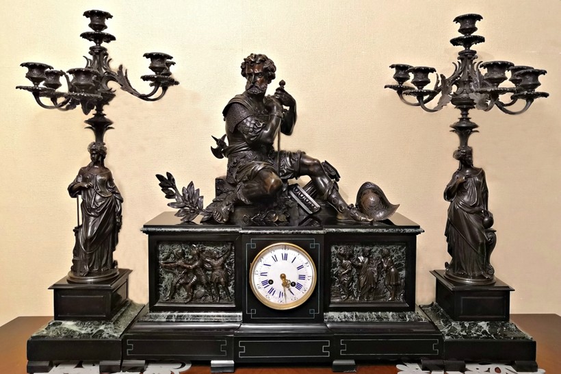 Antique mantel clock