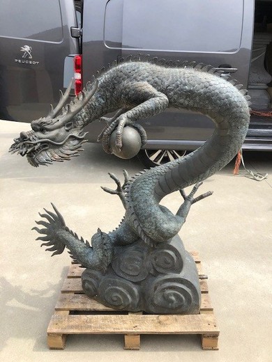 Antique fountain "Dragon with a pearl"