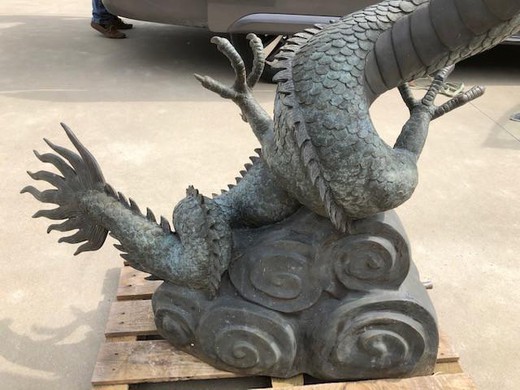 Antique fountain "Dragon with a pearl"