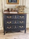 Antique chest of drawers