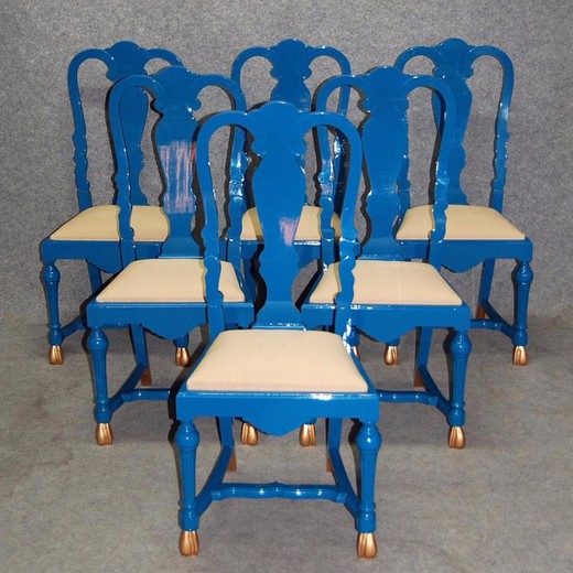 антикварный набор стульев из дерева