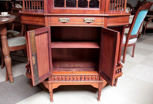 старинная мебель в викторианском стиле