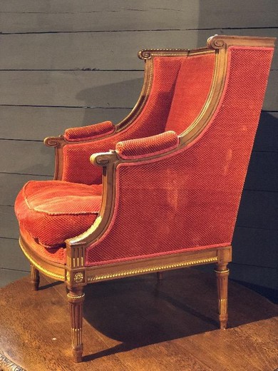 Антикварное кресло бержер