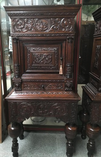 Renaissance antique furniture