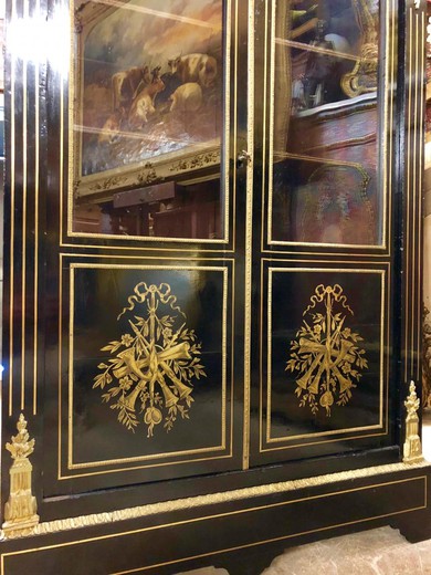 антикварная витрина в стиле Наполеона III