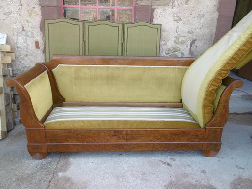 антикварный диван